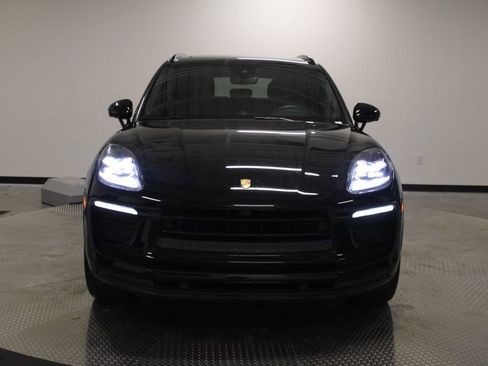 Certified 2022 Porsche Macan AWD/4WD image 12