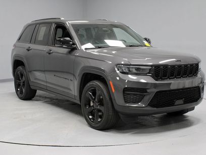 Used 2023 Jeep Grand Cherokee Altitude