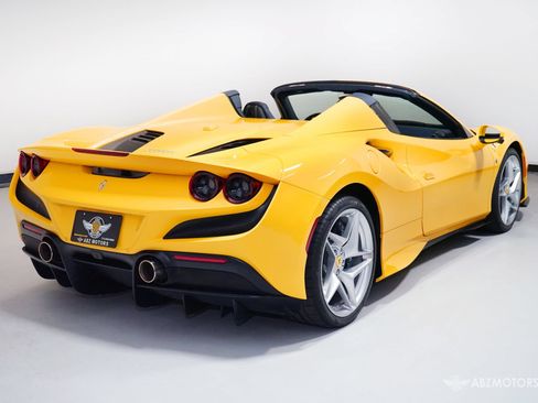 Used 2022 Ferrari F8 Tributo RWD image 6