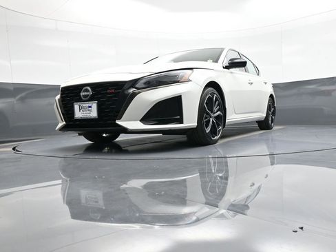 Used 2024 Nissan Altima 2.5 SR image 24