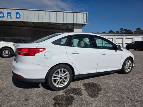 Used 2015 Ford Focus SE FWD image 3
