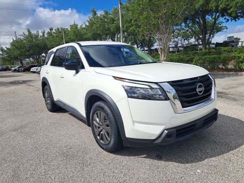 Certified 2023 Nissan Pathfinder S FWD image 3