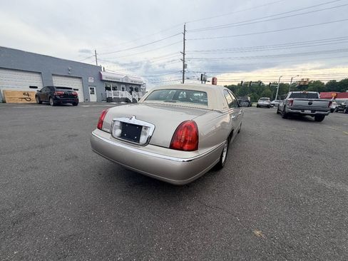 Used 1999 Lincoln Town Car Signature RWD image 32
