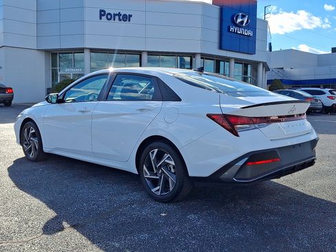 Certified 2025 Hyundai Elantra Sport image 4