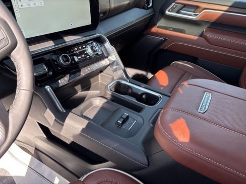 Used 2025 GMC Sierra 2500 Denali Ultimate w/ Max Trailering Package image 19