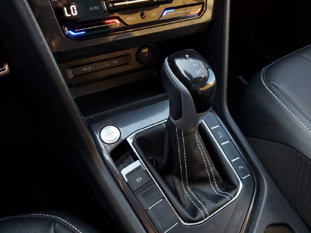 Certified 2023 Volkswagen Tiguan SE R-Line FWD image 28