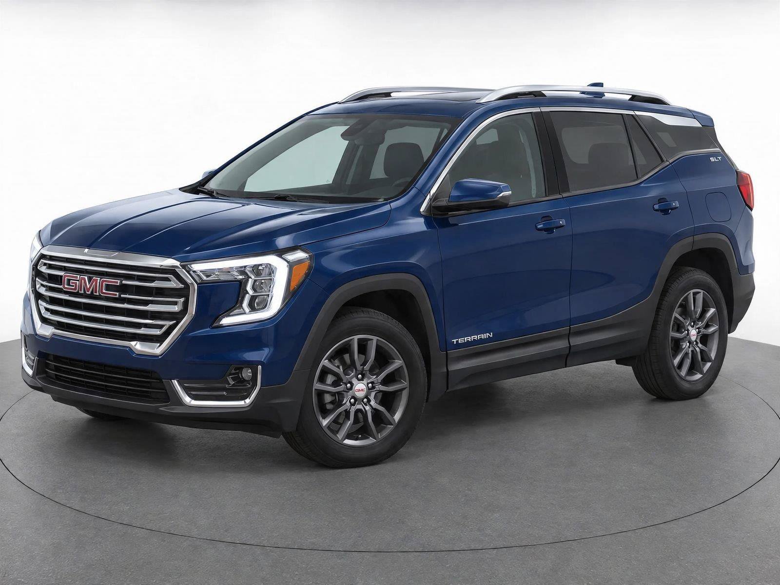 Used 2022 GMC Terrain SLT w/ Infotainment Package II AWD/4WD image 2