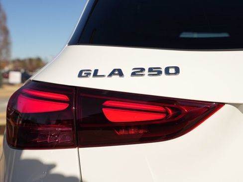 Certified 2025 Mercedes-Benz GLA 250 4MATIC w/ Driver Assistance Package image 15