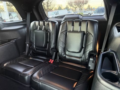 Used 2019 Ford Explorer Platinum image 35