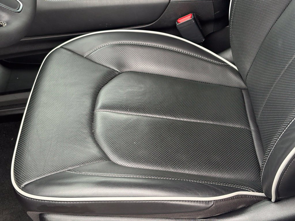 Used 2026 Chrysler Pacifica Limited FWD image 13