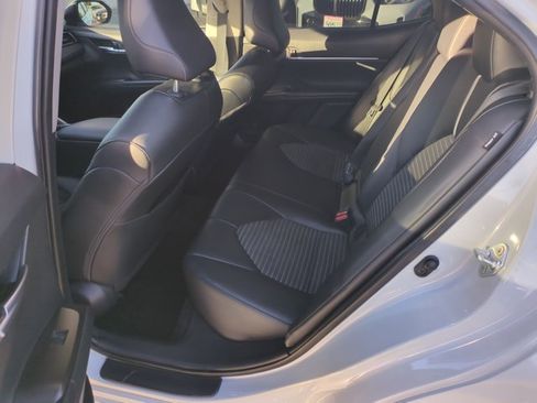 Used 2022 Toyota Camry SE w/ Carpet Mat Package (TMS) FWD image 18
