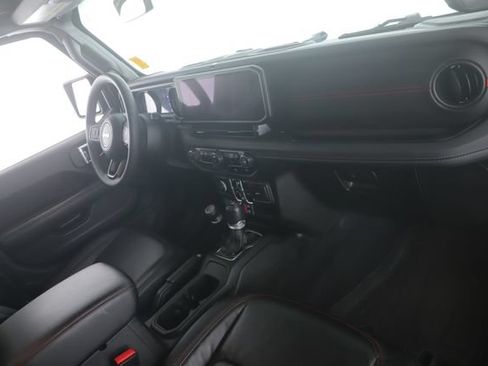 Used 2025 Jeep Wrangler Unlimited Rubicon AWD/4WD image 30