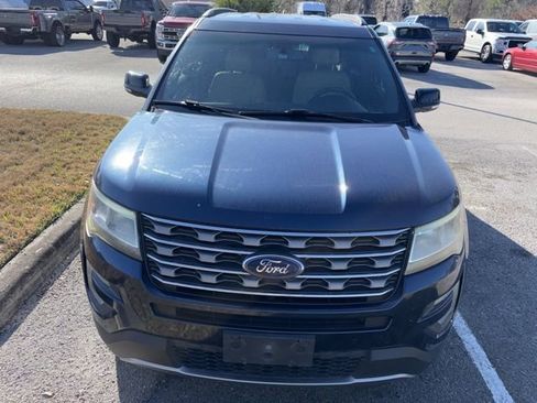 Used 2017 Ford Explorer XLT w/ Equipment Group 202A image 2