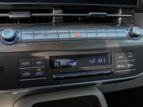 Certified 2025 Hyundai Kona SEL image 19