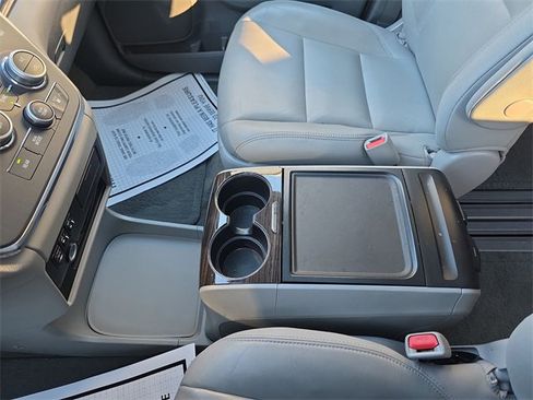Used 2015 Toyota Sienna L image 21
