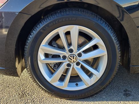 Used 2020 Volkswagen Passat 2.0T SE image 11