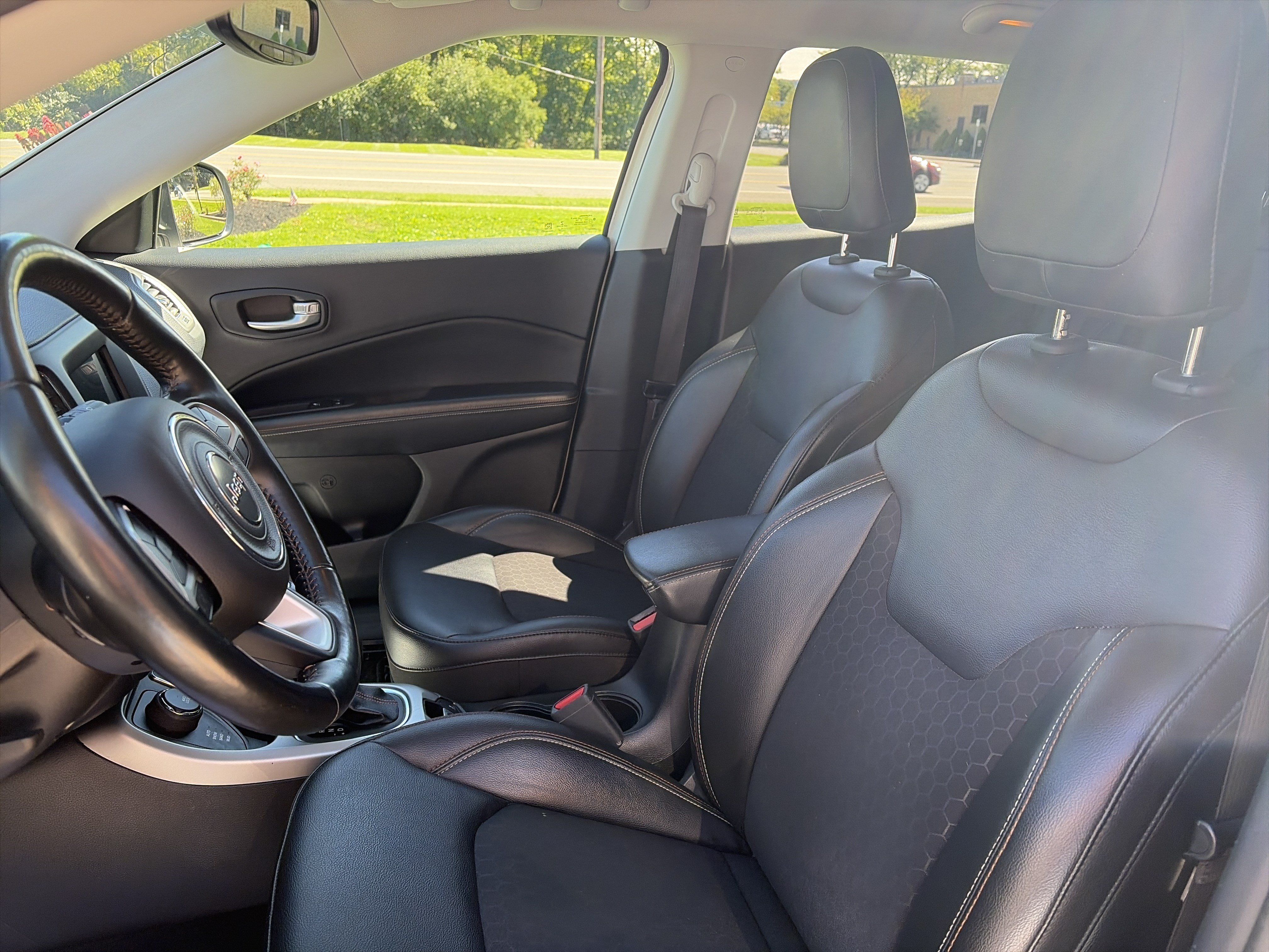 Used 2018 Jeep Compass Latitude w/ Popular Equipment Group AWD/4WD image 12