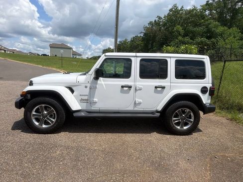 Used 2021 Jeep Wrangler Unlimited Sahara AWD/4WD image 5