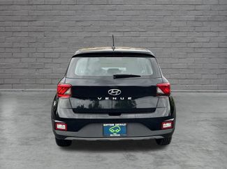 Used 2023 Hyundai Venue SE w/ Cargo Package FWD video 3