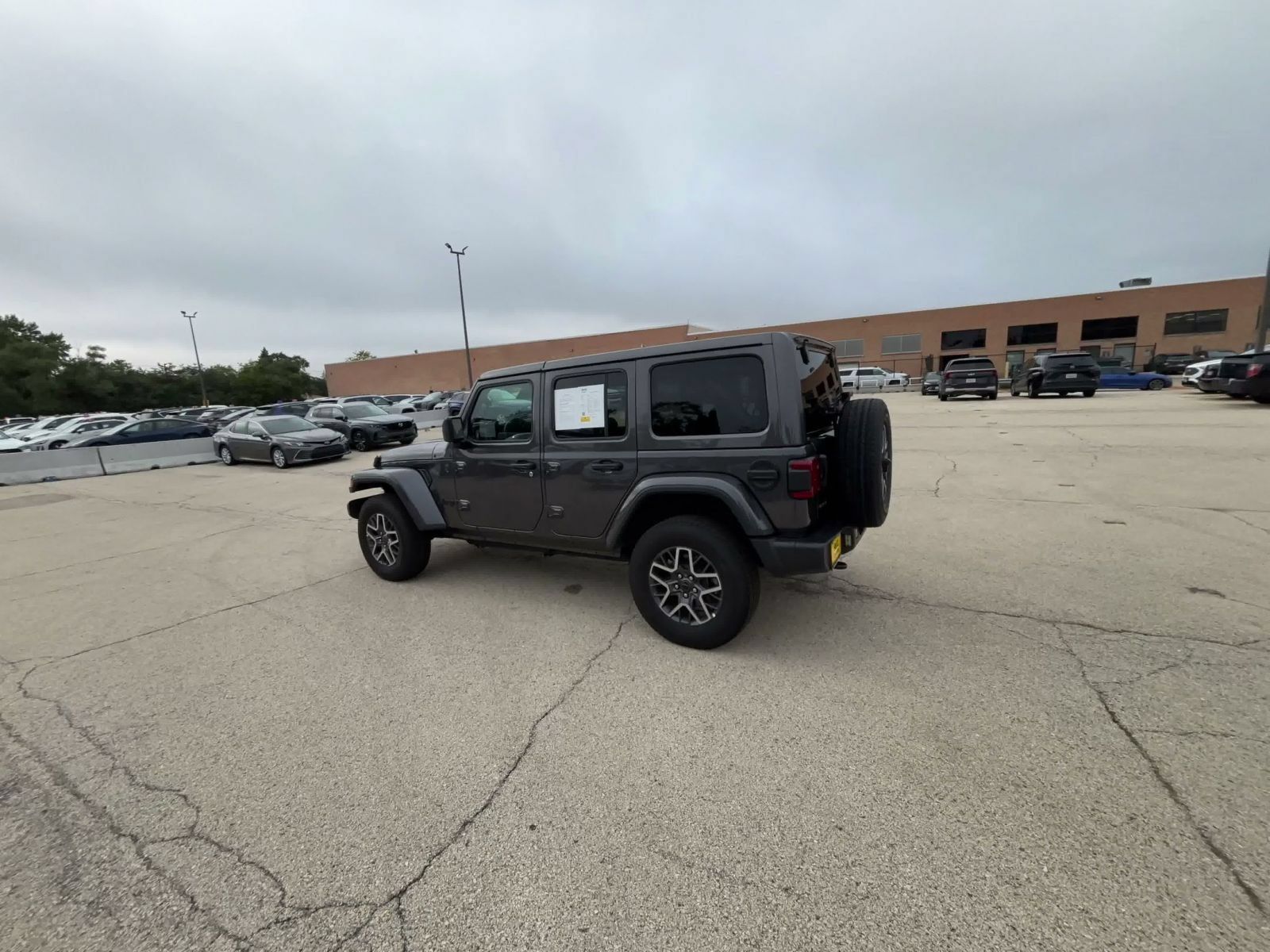 Used 2025 Jeep Wrangler Unlimited Sahara AWD/4WD image 9