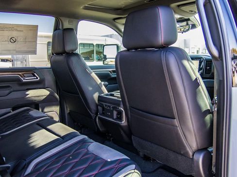 Used 2025 Chevrolet Silverado 3500 High Country w/ High Country Premium Package AWD/4WD image 27