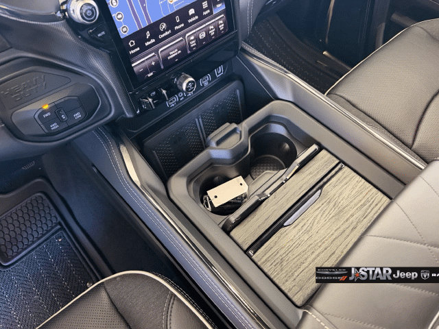 Used 2025 RAM 2500 Limited AWD/4WD image 23