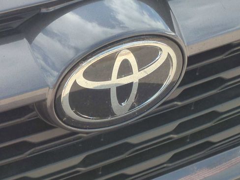 Used 2024 Toyota RAV4 XLE FWD image 30