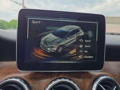 Used 2016 Mercedes-Benz GLA 250 4MATIC image 38