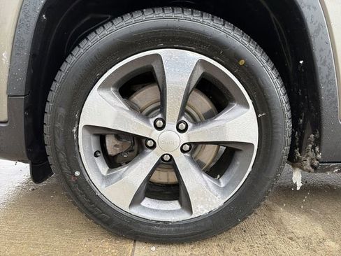 Used 2020 Jeep Cherokee Limited image 12