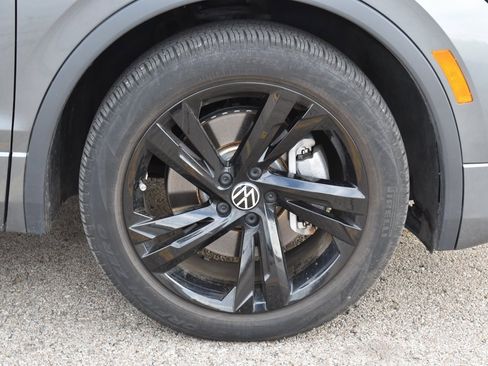 Used 2023 Volkswagen Tiguan SE R-Line image 4