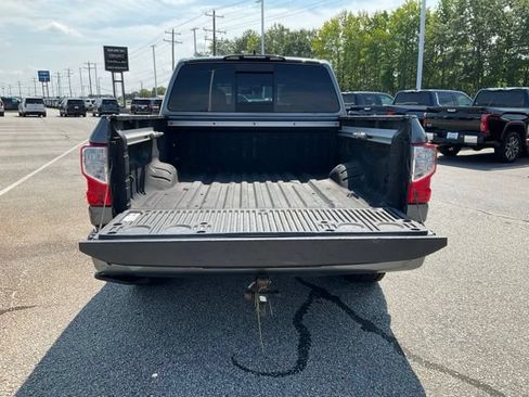 Used 2023 Nissan Titan SV w/ SV Convenience Package RWD image 17