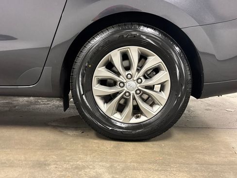 Used 2021 Kia Sedona LX image 14