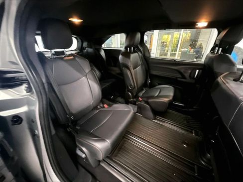 Used 2021 Toyota Sienna XSE w/ XSE Plus Package AWD/4WD image 16