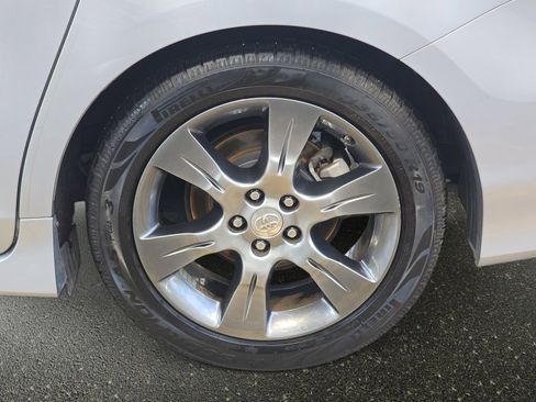 Used 2015 Toyota Sienna SE image 30