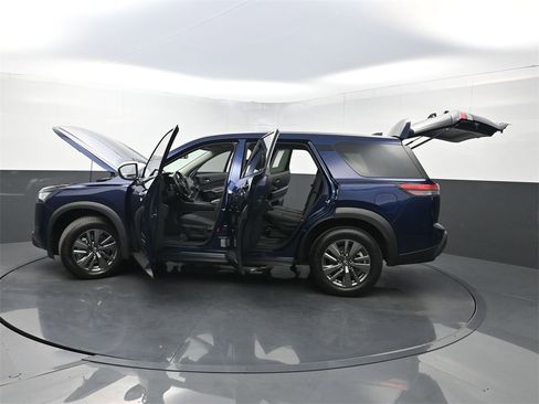 Used 2022 Nissan Pathfinder S image 35
