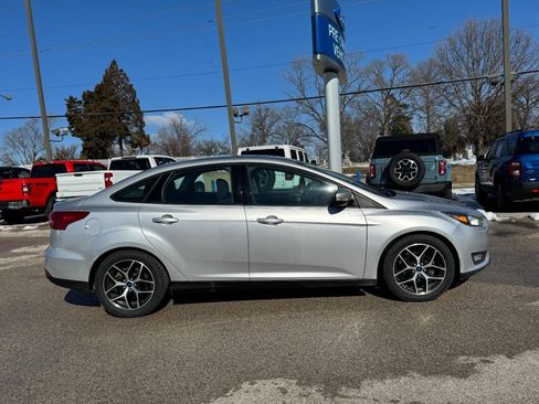 Used 2017 Ford Focus SEL image 2