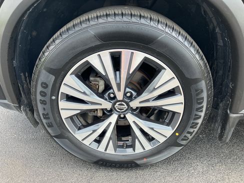 Used 2021 Nissan Rogue SV w/ Premium Package AWD/4WD image 11