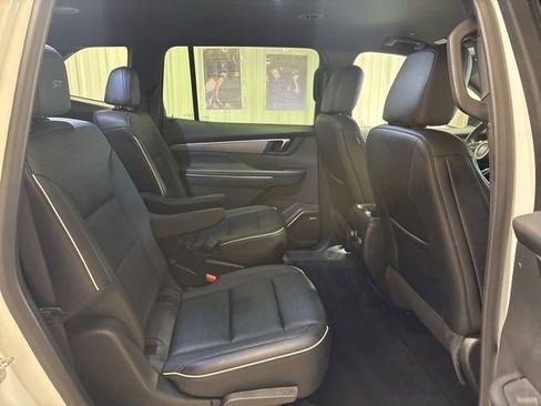 Used 2025 Buick Enclave Sport Touring image 23