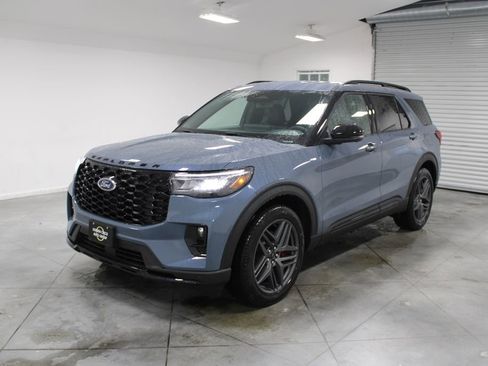 New 2026 Ford Explorer ST-Line w/ ST-Line Street Pack image 3