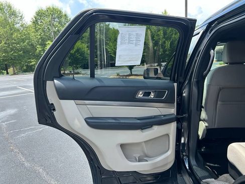 Used 2018 Ford Explorer XLT AWD/4WD image 58
