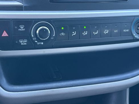 Used 2019 Toyota Highlander LE AWD/4WD image 20