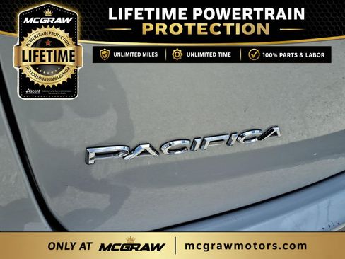 Used 2023 Chrysler Pacifica Touring-L FWD image 8
