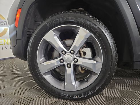 Used 2022 Jeep Grand Cherokee Limited AWD/4WD image 35