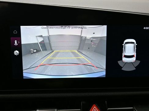 Used 2023 Kia Niro EX image 22