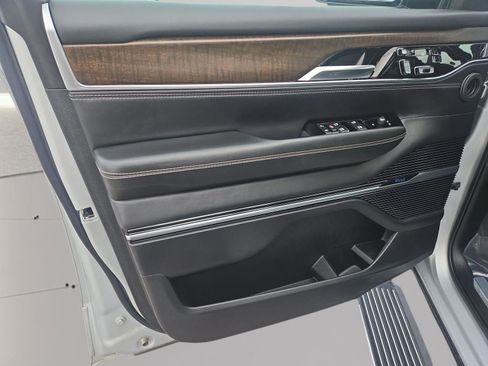 Certified 2023 Jeep Grand Wagoneer Series II image 22