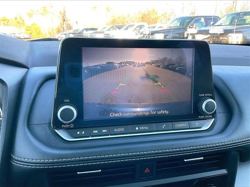 Used 2023 Nissan Rogue SV image 18