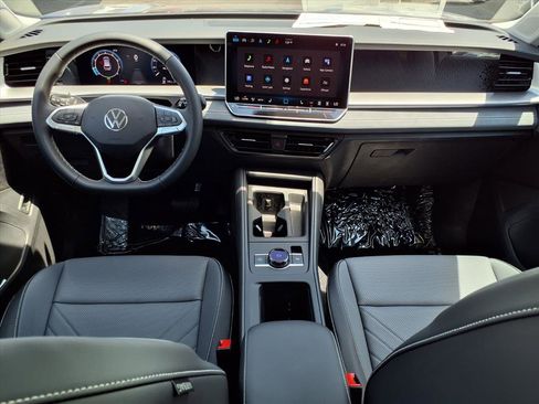 New 2026 Volkswagen Tiguan SE image 12