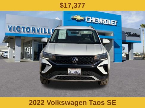 Used 2022 Volkswagen Taos SE FWD image 2
