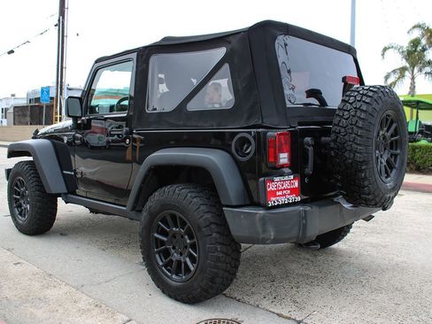 Used 2017 Jeep Wrangler Rubicon w/ Connectivity Group image 3