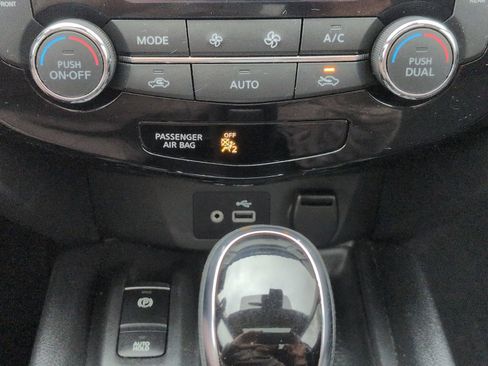 Used 2019 Nissan Rogue SV w/ Sun & Sound Touring Package image 23